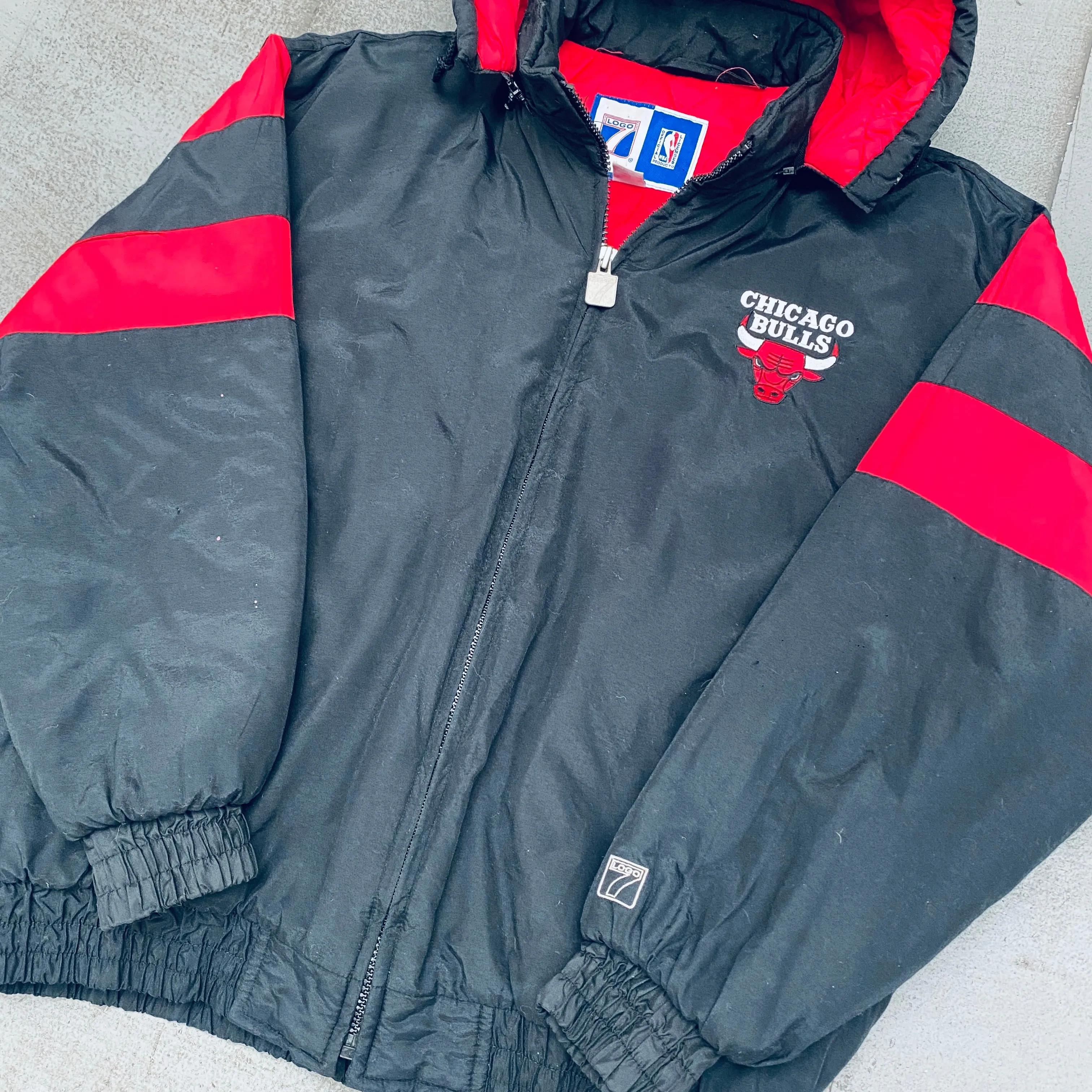 Chicago Bulls: 1990's Logo 7 Reverse Spellout Fullzip Jacket (XL)