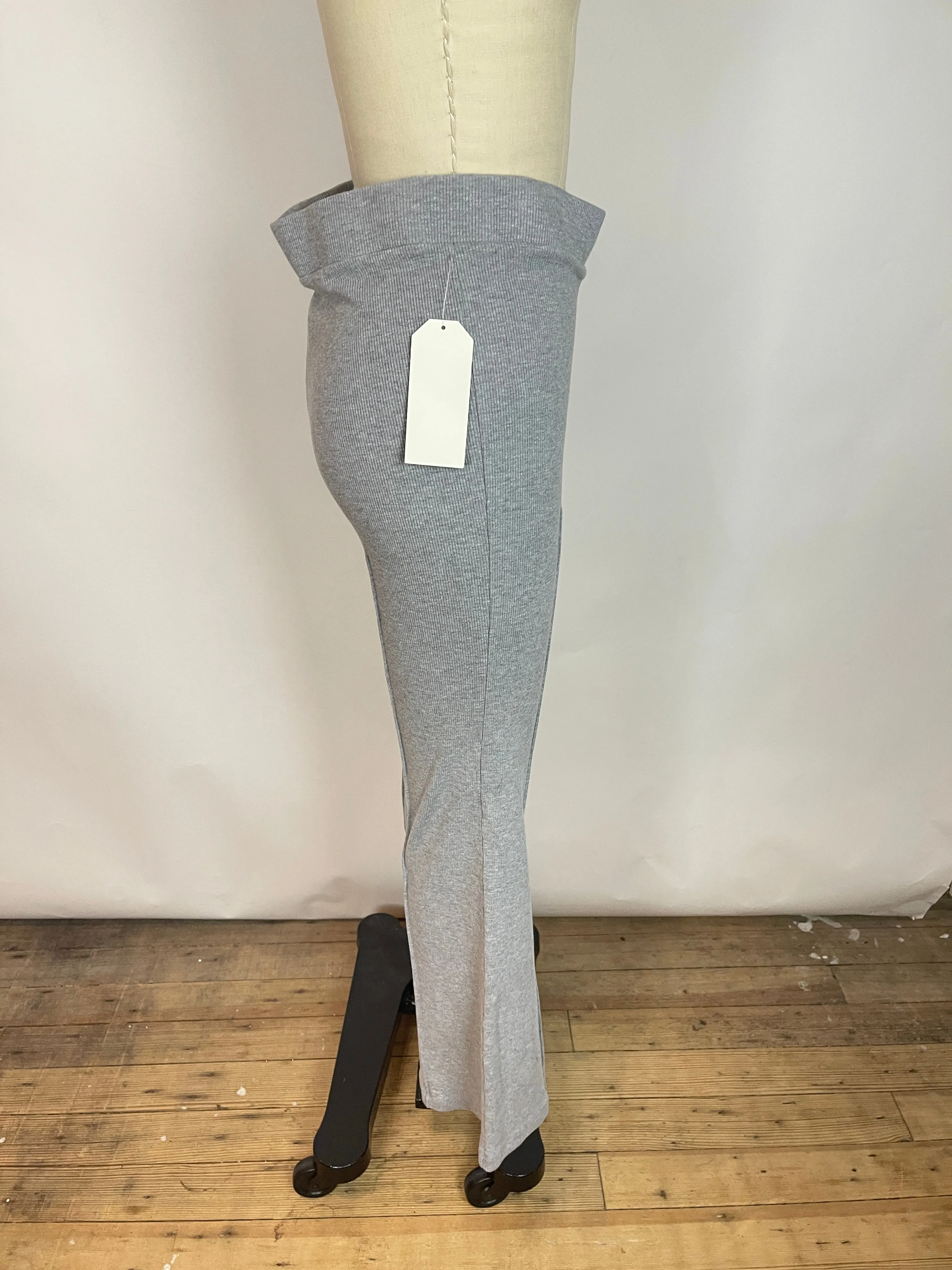 Donni. Grey Rib Kick Flare Pant (L)