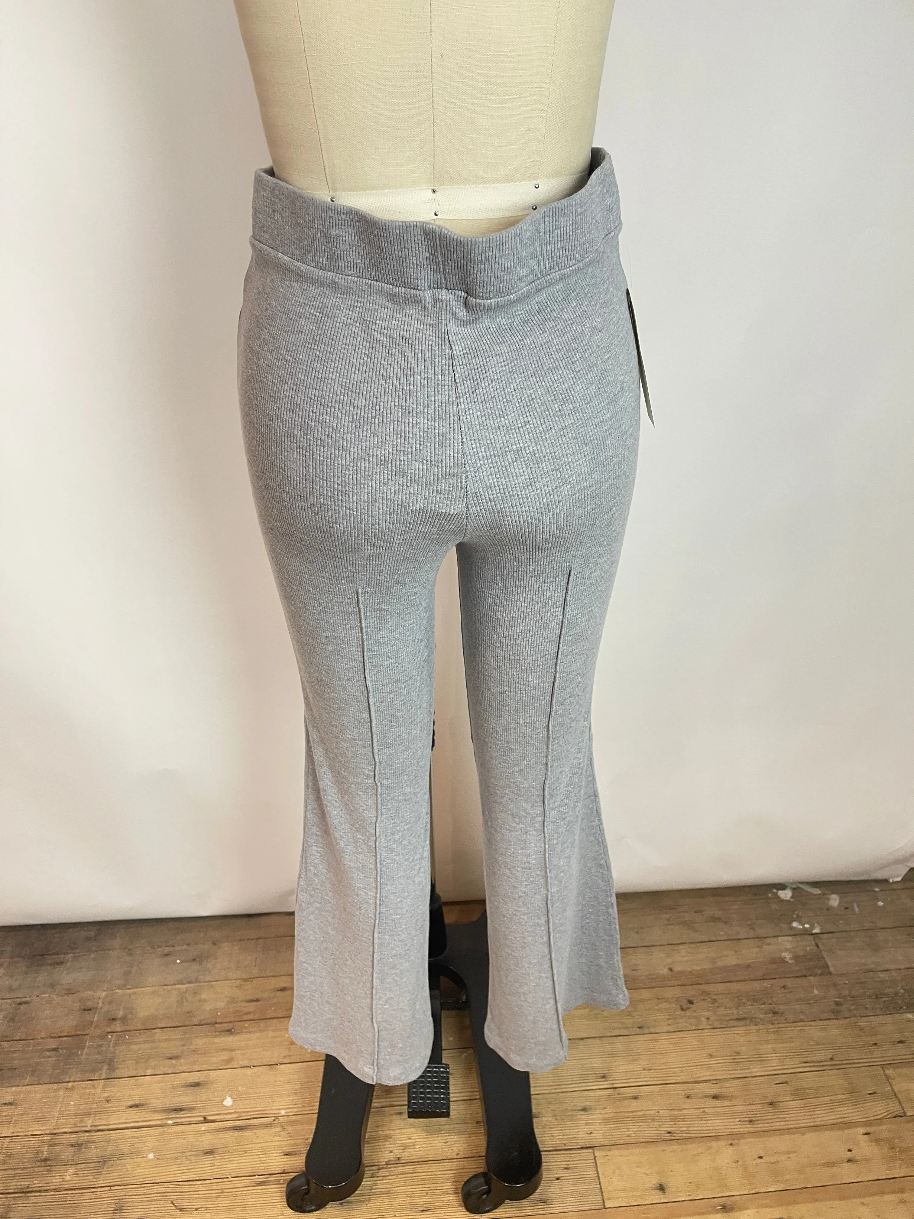 Donni. Grey Rib Kick Flare Pant (L)