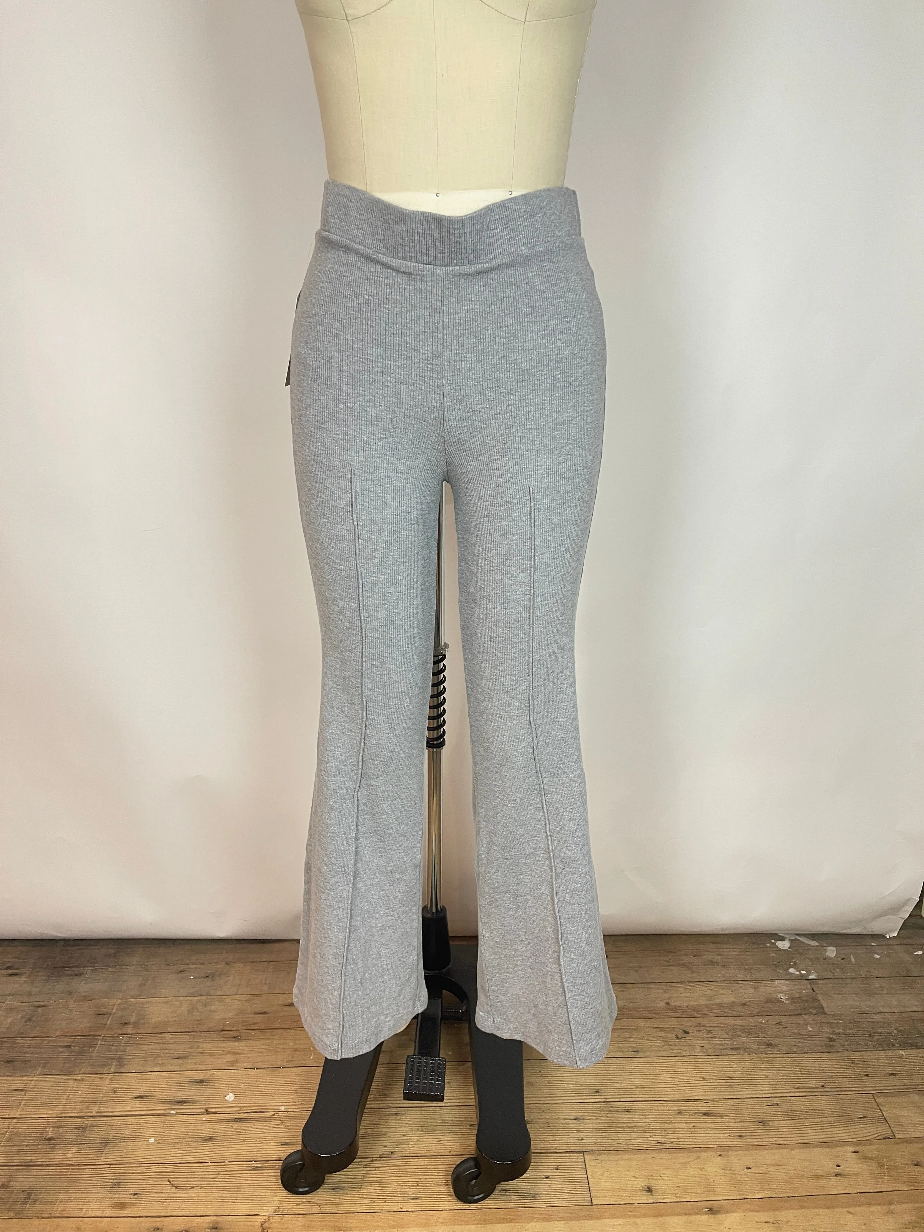 Donni. Grey Rib Kick Flare Pant (L)