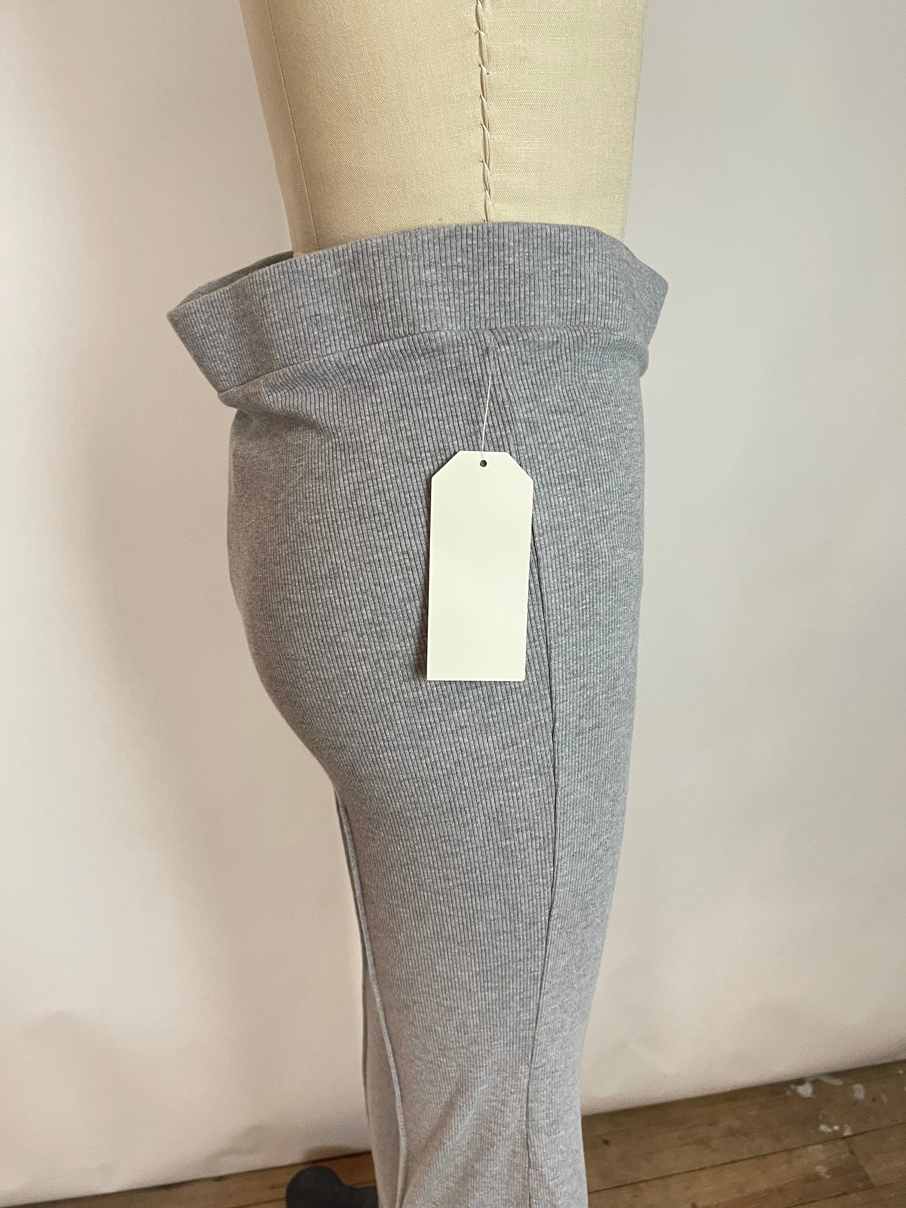 Donni. Grey Rib Kick Flare Pant (L)