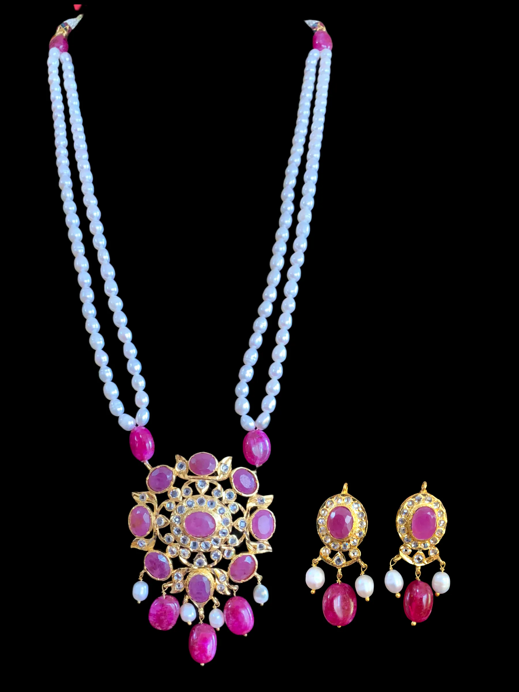 Naurin gold plated silver pendant with earrings in rubies ( READY TO SHIP)